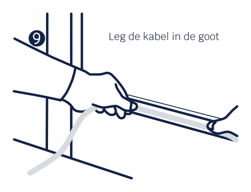 Illustratie van twee handen die de kabel in de kabelgoot leggen